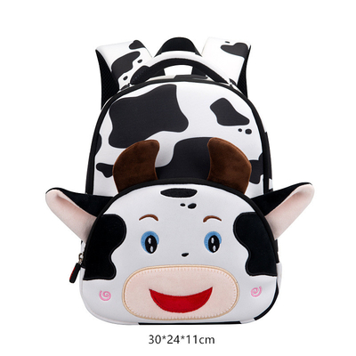 Los niños de la prenda impermeable de la vaca hacen excursionismo a las muchachas animales de la guardería de la historieta 3D forman las carteras