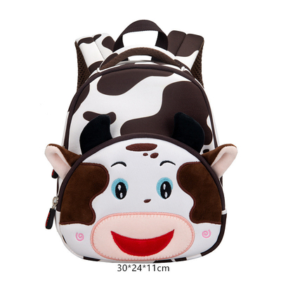 Los niños de la prenda impermeable de la vaca hacen excursionismo a las muchachas animales de la guardería de la historieta 3D forman las carteras